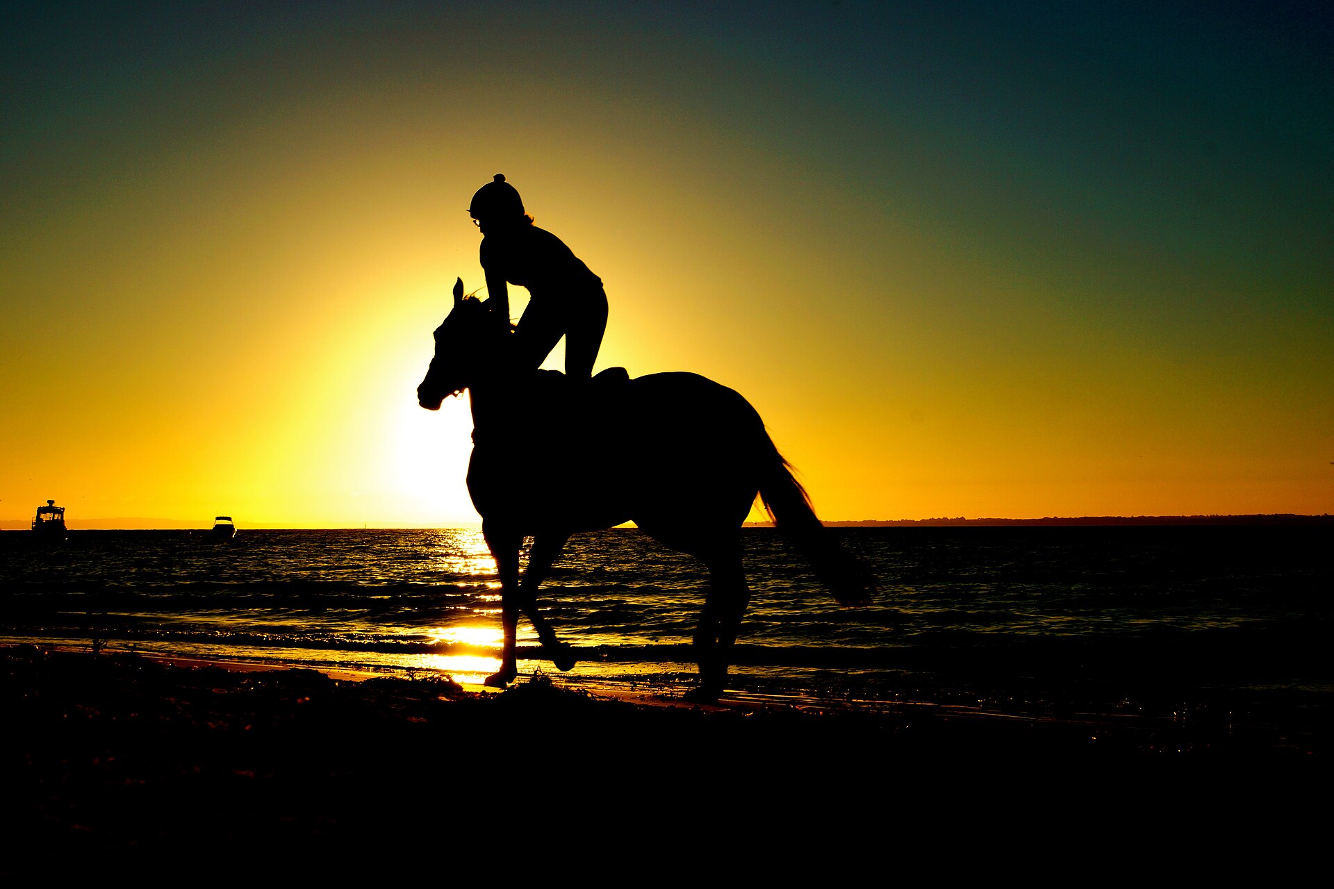 Lauriane riding